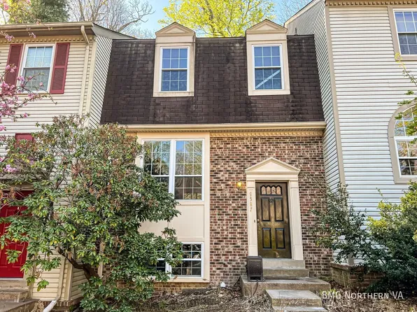 9587 Lindenbrook St, Fairfax, VA 22031