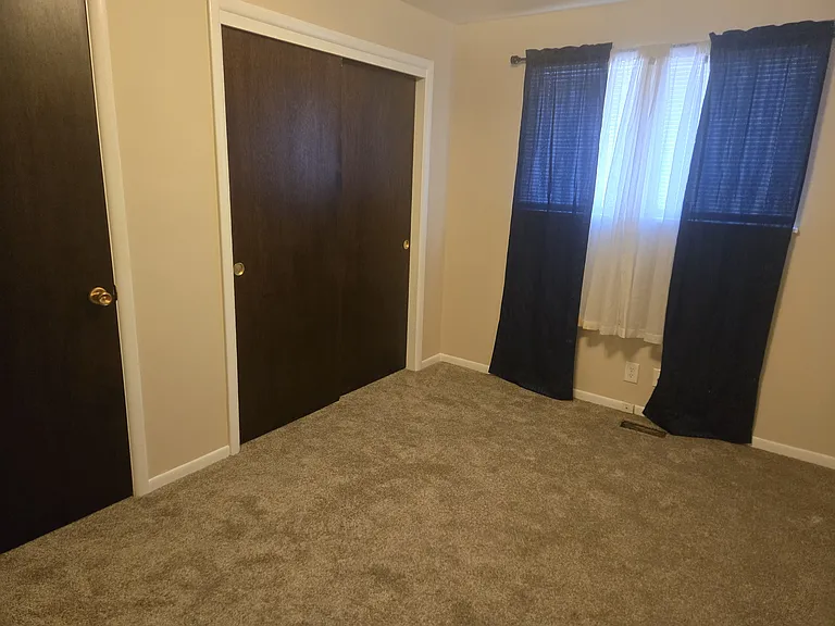 209 Erickson Ave — Photo 6