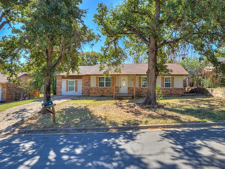 3312 Gwendolyn Ln — Photo 2