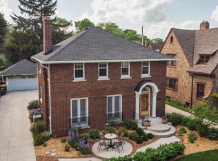 4457 N Farwell Ave, Shorewood, WI 53211