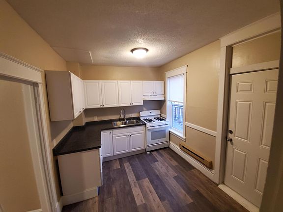 2nd image of 511 Minnehaha Ave E APT 4
