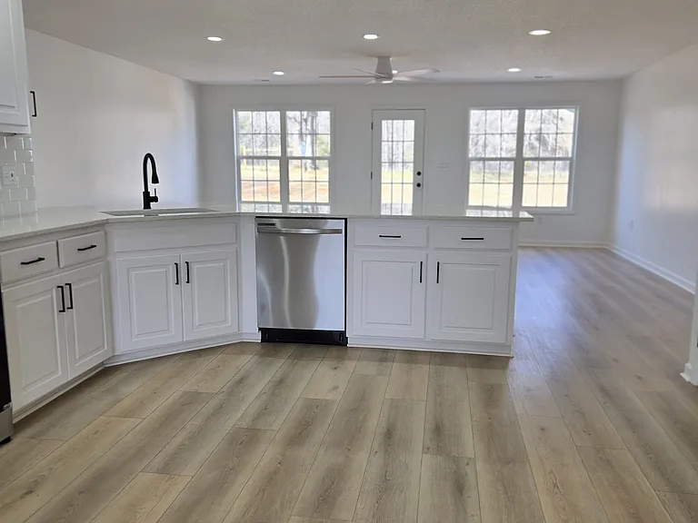 435 Free Stone Ave — Photo 8