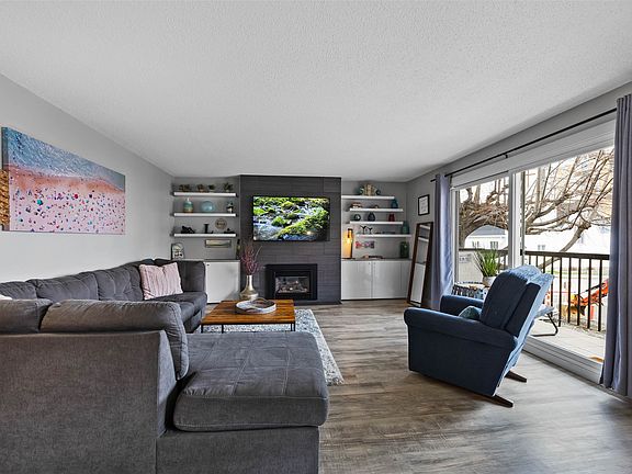 4th image of 411 Nicola St #102