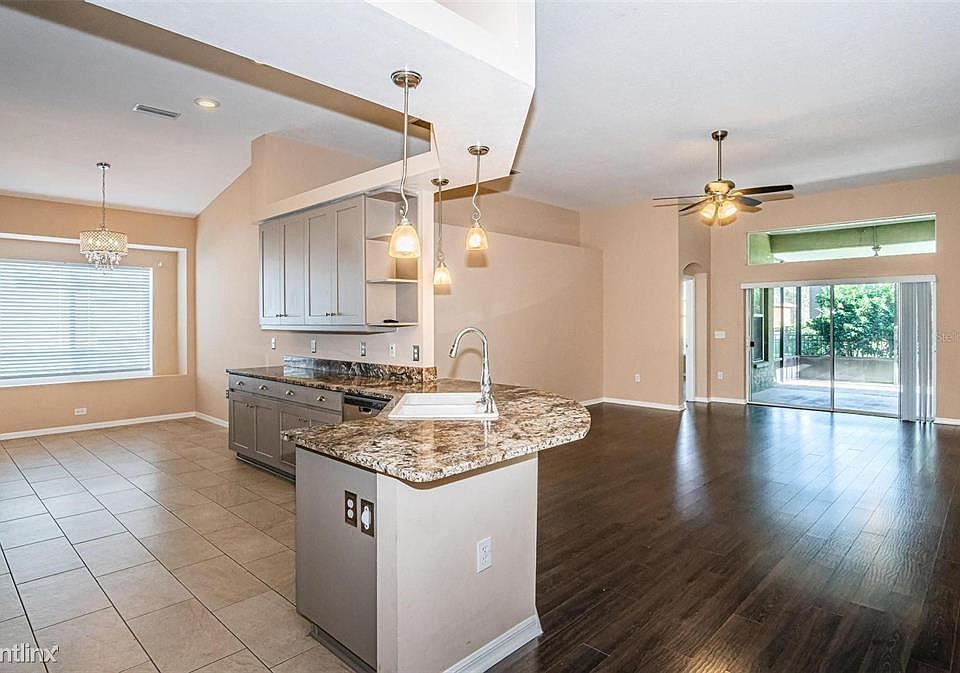 1st image of 15554R Martinmeadow Dr