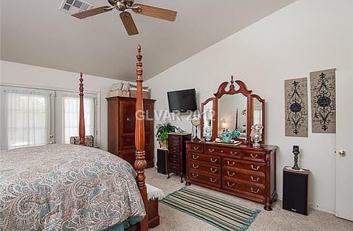 3rd image of 555 Green Gables Ave