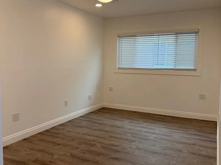 Garnet Avenue — Photo 18