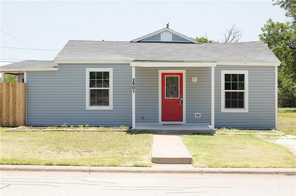 Walk To McMurry! 3 Bed 2 Bath — Photo 1