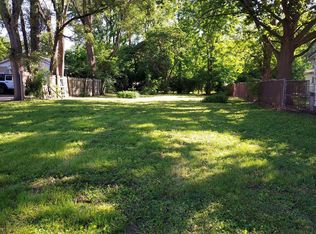 910 E Glenview Dr, Tuscola, IL 61953