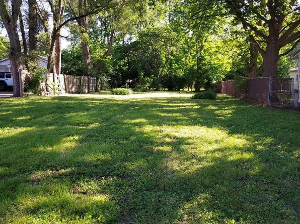 910 E Glenview Dr, Tuscola, IL 61953