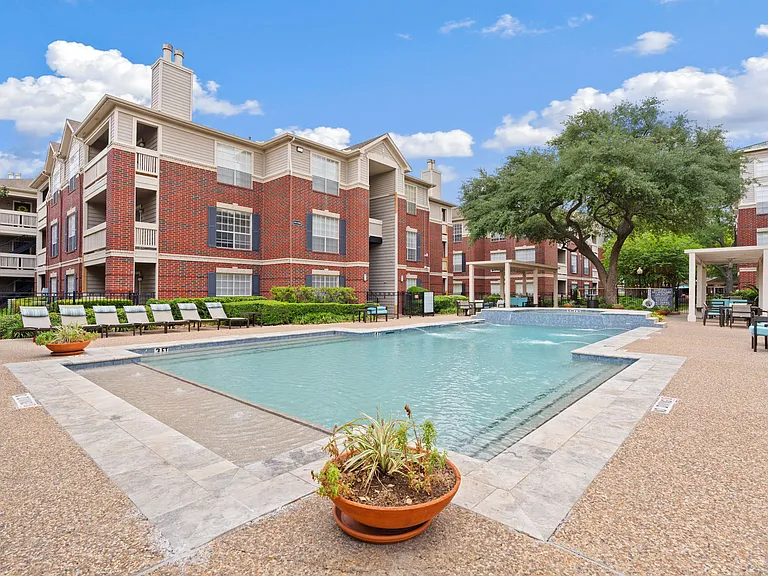 Gables Cityscape — Photo 13