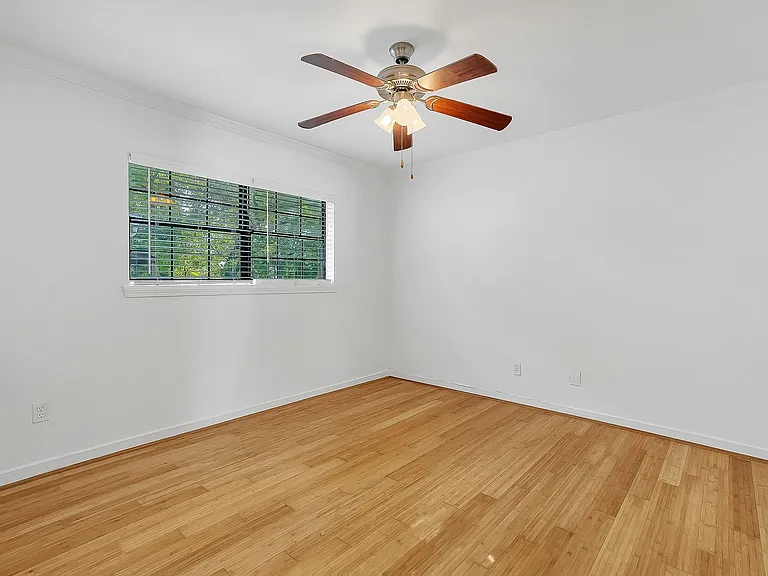 Carol Court — Photo 15