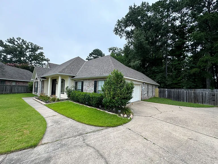 472 Grand Oaks Dr — Photo 2