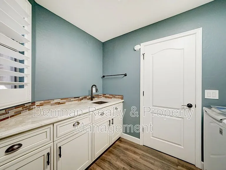 1357 N Drexel — Photo 30