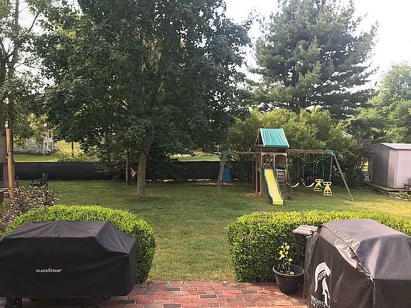 4th image of 245 Bradley St