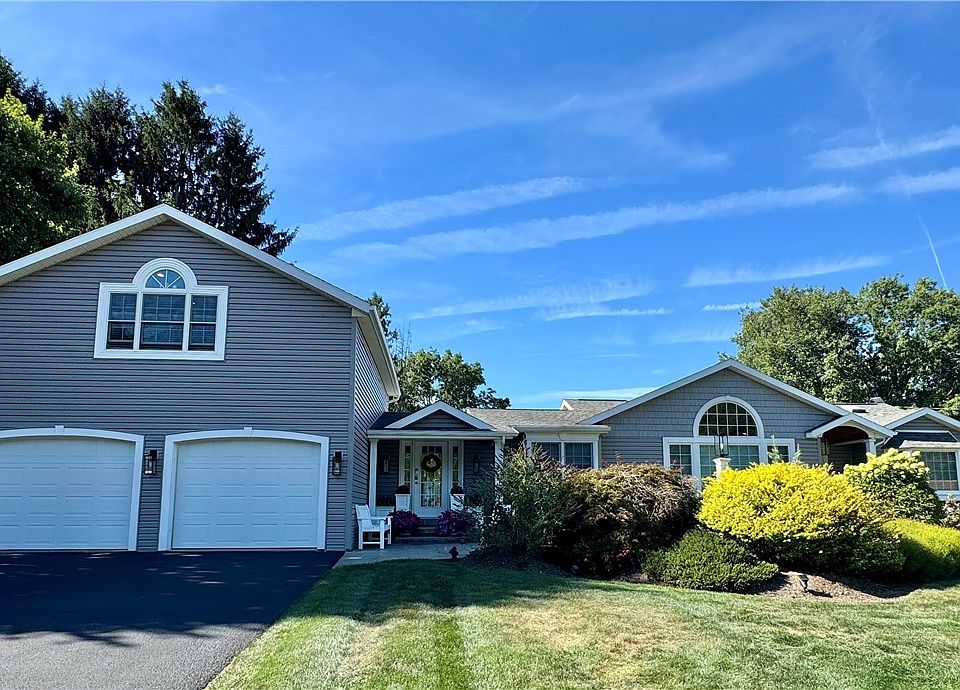 1st image of 4 Meadow Ln