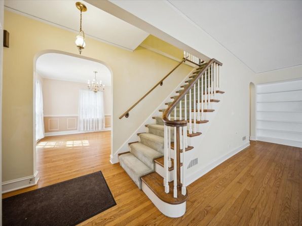 8436 Kedvale Ave, Skokie, IL 60076