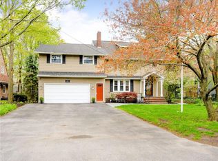 902 Landing Rd N, Rochester, NY 14625