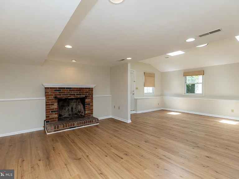 6013 Madeline Dr — Photo 9