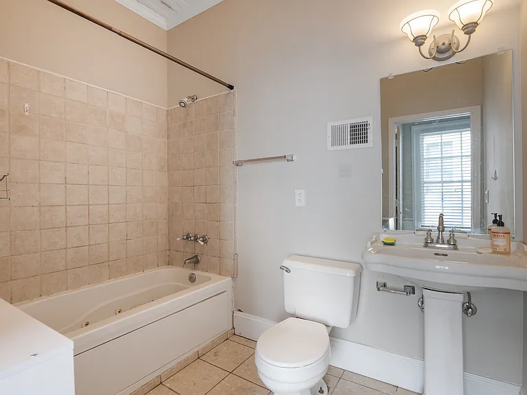515 Center St — Photo 13