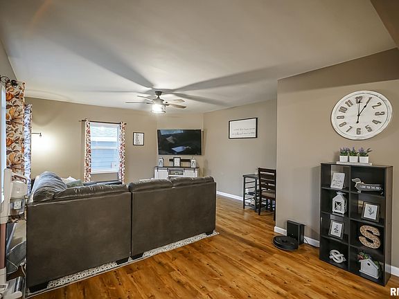 3rd image of 2629 W Kansas St