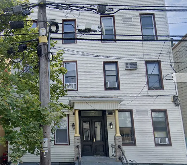 409 54th St #B100 — Photo 1