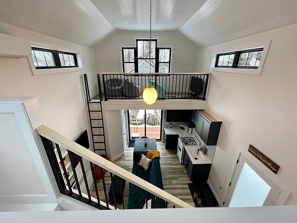 1st image of 513 2nd St