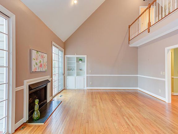4th image of 103 Priestly Creek Dr