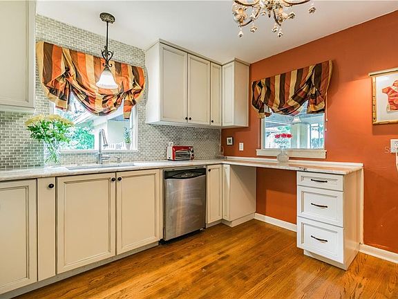 4th image of 551 W Davis Blvd