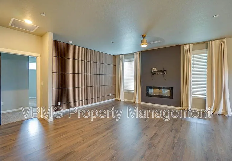 604 NW 25th Way — Photo 16