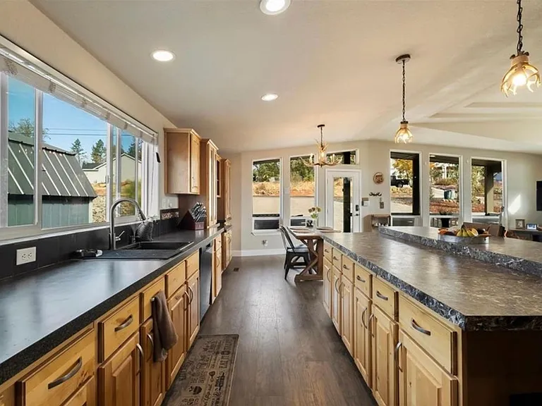 918 Deer Creek Ln — Photo 6