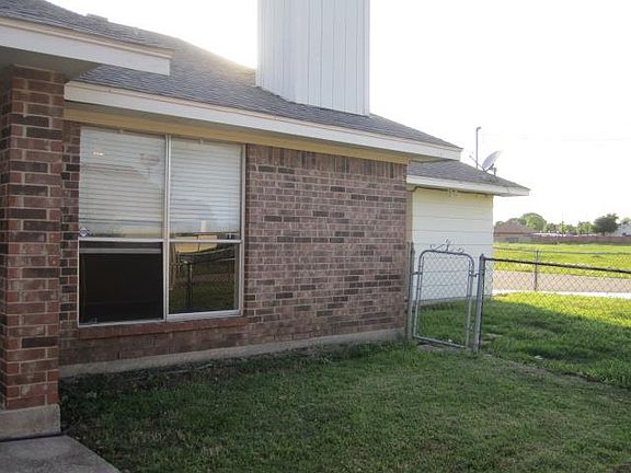 3rd image of 3613 Jewel St