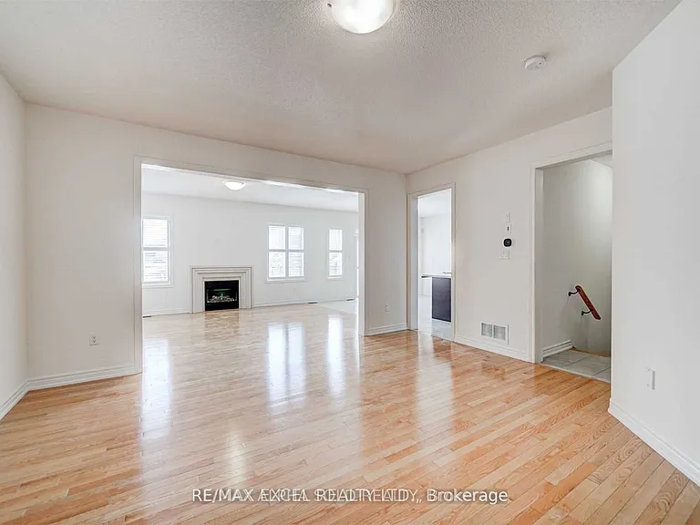 67 Alvin Curling Cres — Photo 7