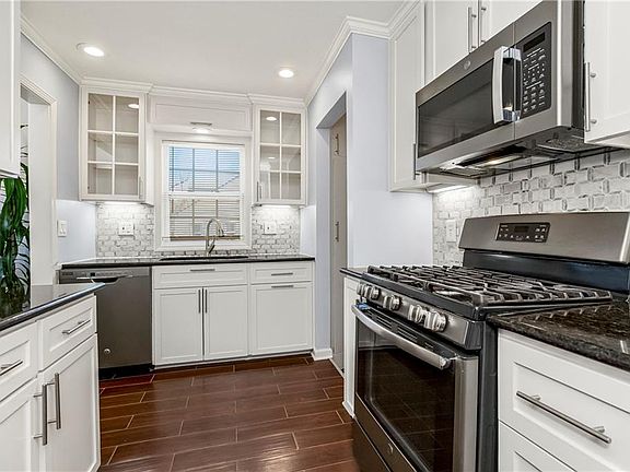 2nd image of 3131 Waverly Ave