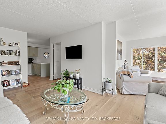 5th image of 61 Paffard St #403
