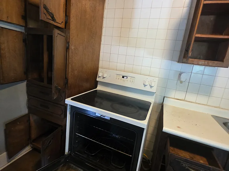 1303 E Hickory St — Photo 4