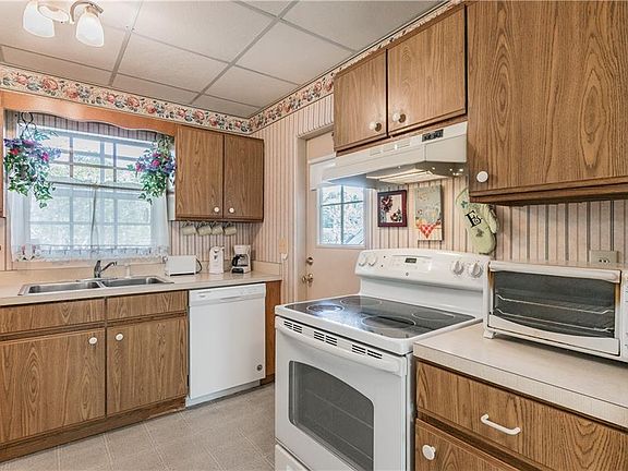 4th image of 328 Apopka St