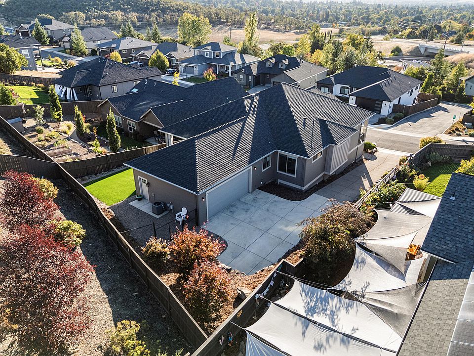 1st image of 523 W La Strada Cir