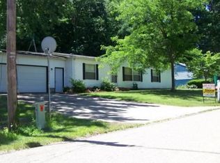 33733 Ann Rd, Eau Claire, MI 49111