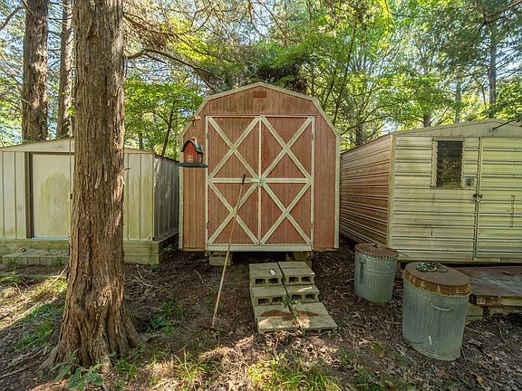 5th image of 116 Woodrock Ln