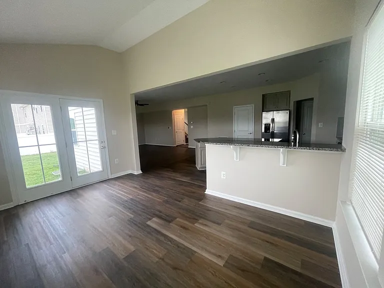 2410 Walthall Ct — Photo 10