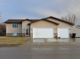 1201 Knoll St, Williston, ND 58801