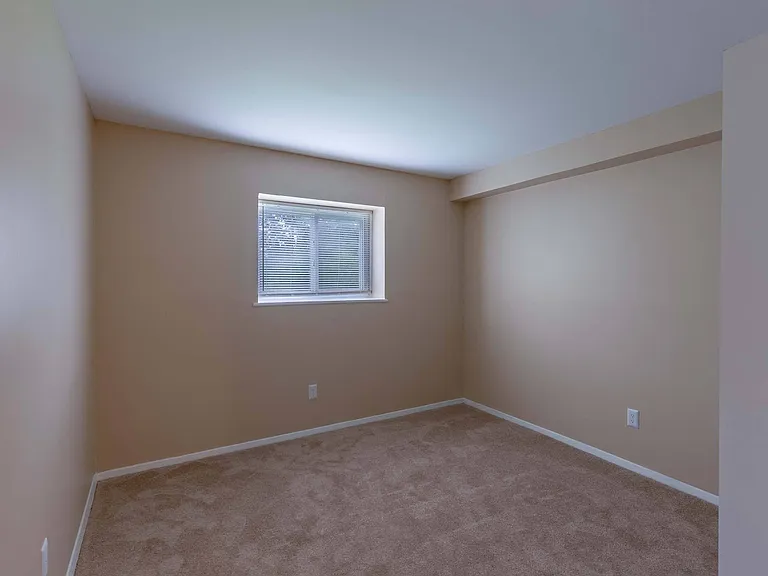 13220 Chester Rd — Photo 4
