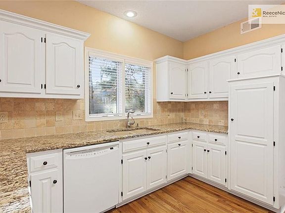5th image of 9429 W 125th St