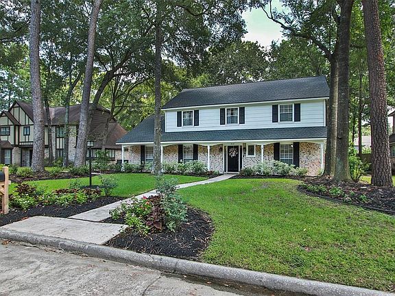 3315 Candleknoll is located on beautiful cul-de-sac street! Notice the large covered front porch.