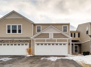 2111 Limestone Ln, Carpentersville, IL 60110