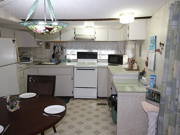 4th image of 10 Woodruff Way