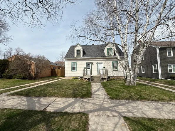 2910 Meadow Ln, Manitowoc, WI 54220