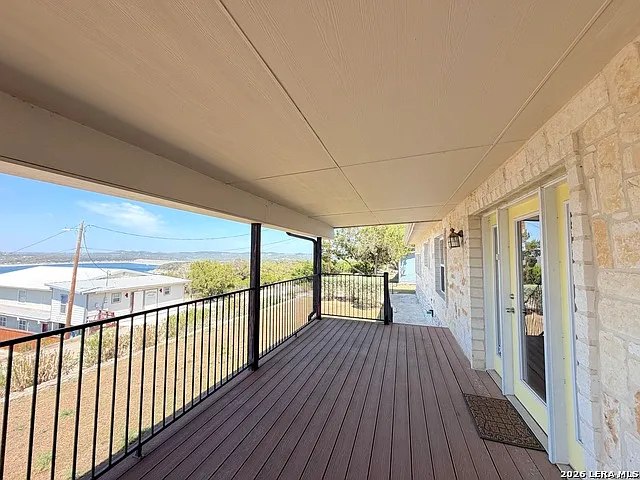 3 bed, 3.0 bath, 2676 sqft, $2,600 — Photo 4