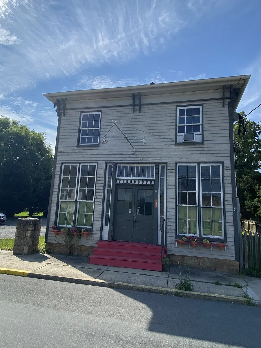 Building Photo - 135 W Main St