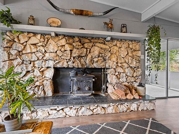 4th image of 19760 Ivy Ln